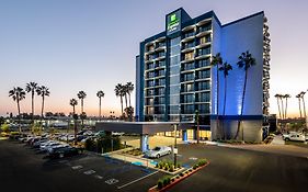 Holiday Inn Express & Suites Santa Ana - Orange County, An Ihg Hotel Exterior photo