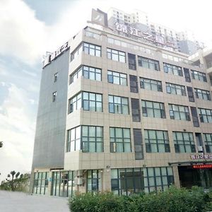 Jinjiang Inn Select Wuhan Tianhe Airport Branch Exterior photo