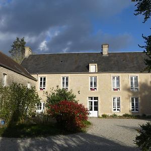 Domaine De La Cour Vautier Bed and Breakfast Mandeville-en-Bessin Exterior photo