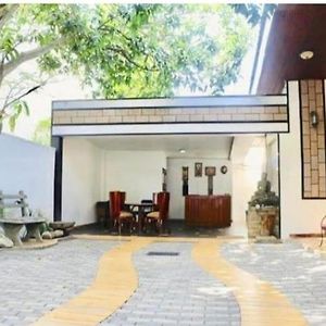 Gibu Art Gallery & Villa Dehiwala-Mount Lavinia Exterior photo