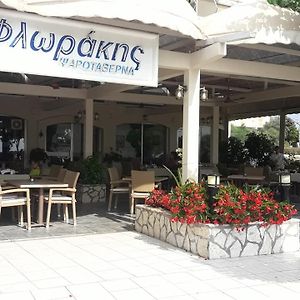 Hotel Florakis Λιβανάτες Exterior photo