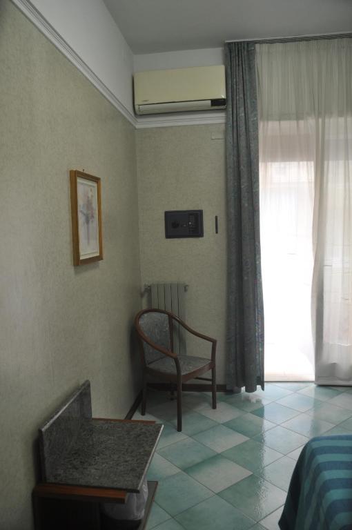 Albergo Fiorenza Σαλέρνο Δωμάτιο φωτογραφία