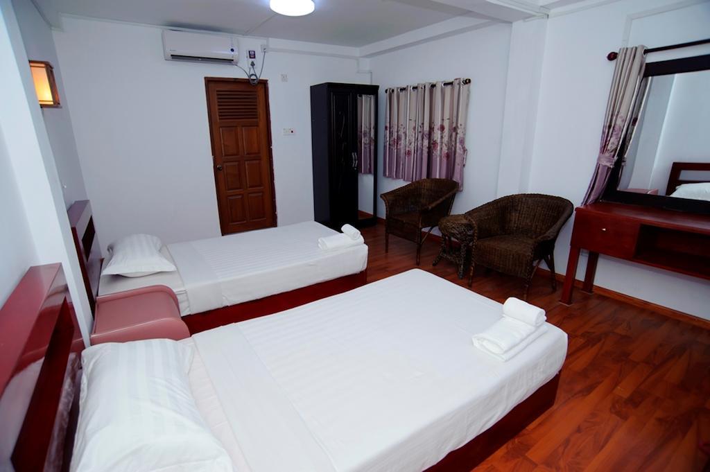 Agga Youth Hotel Γιανγκόν Δωμάτιο φωτογραφία