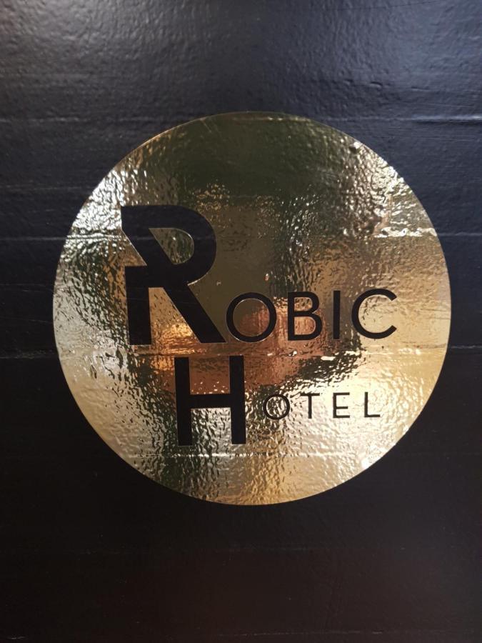 Hotel Robic - Salles De Seminaires & Bar Pontivy Εξωτερικό φωτογραφία