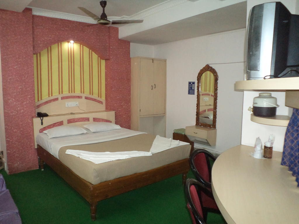 Hotel Mahalaxmi Indo Myanmar Γουβαχάτι Δωμάτιο φωτογραφία