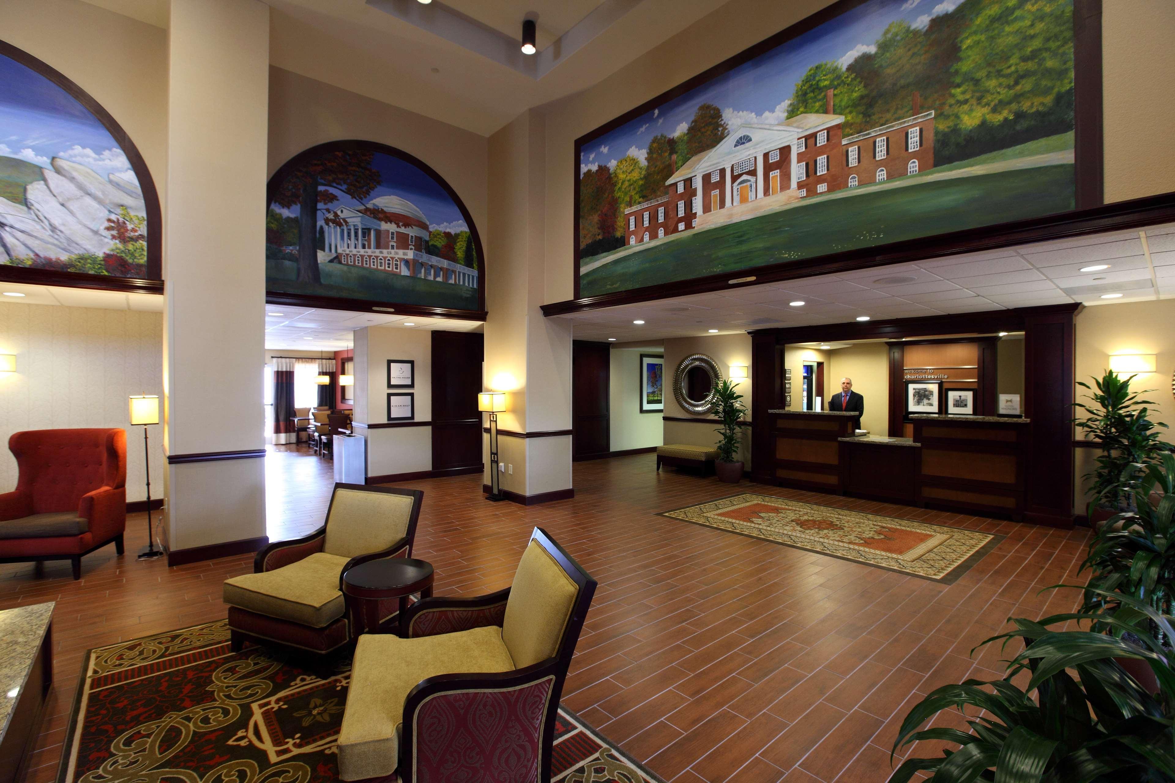 Hampton Inn & Suites Charlottesville At The University Εξωτερικό φωτογραφία