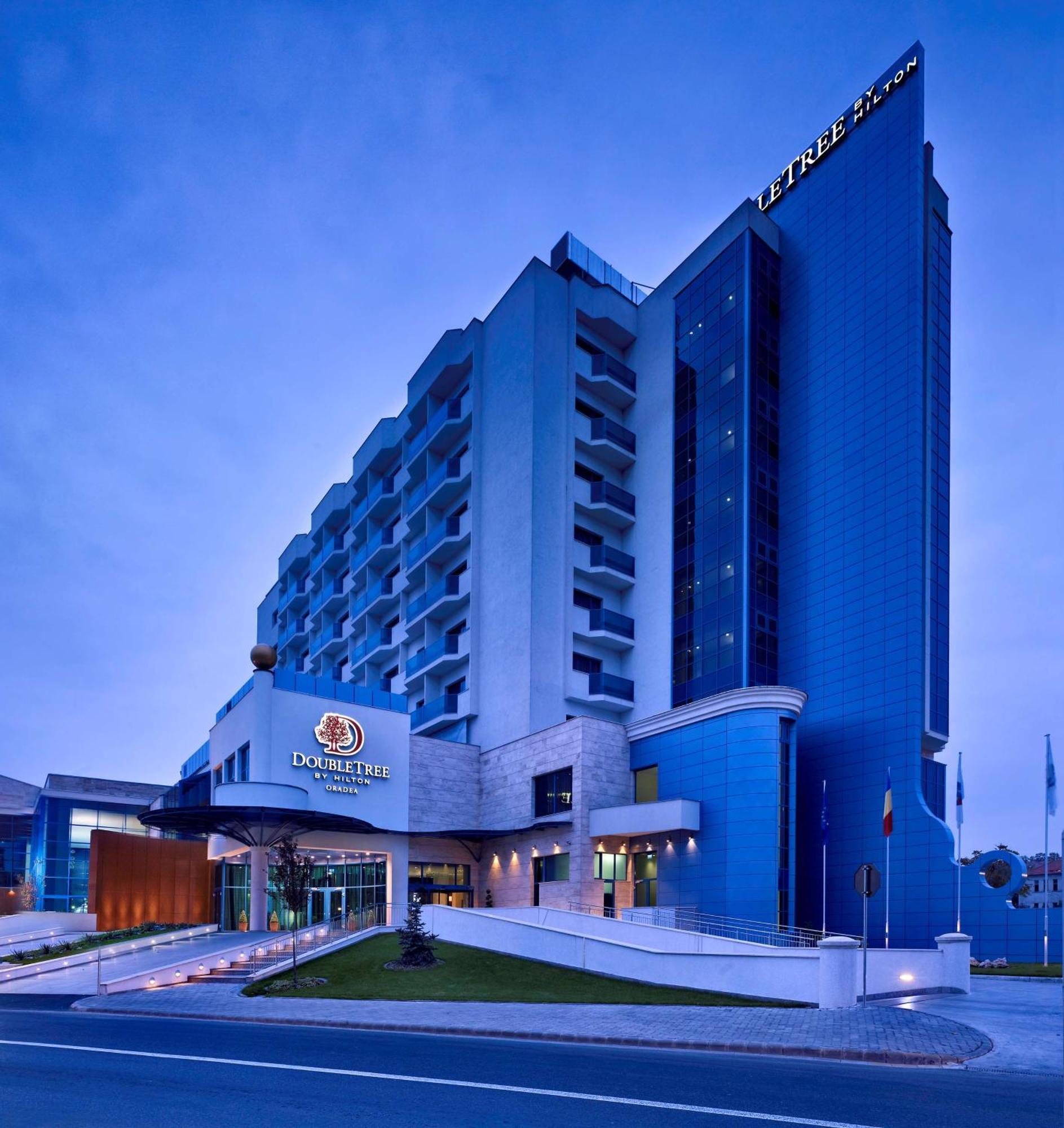 Doubletree By Hilton Oradea Ξενοδοχείο Εξωτερικό φωτογραφία