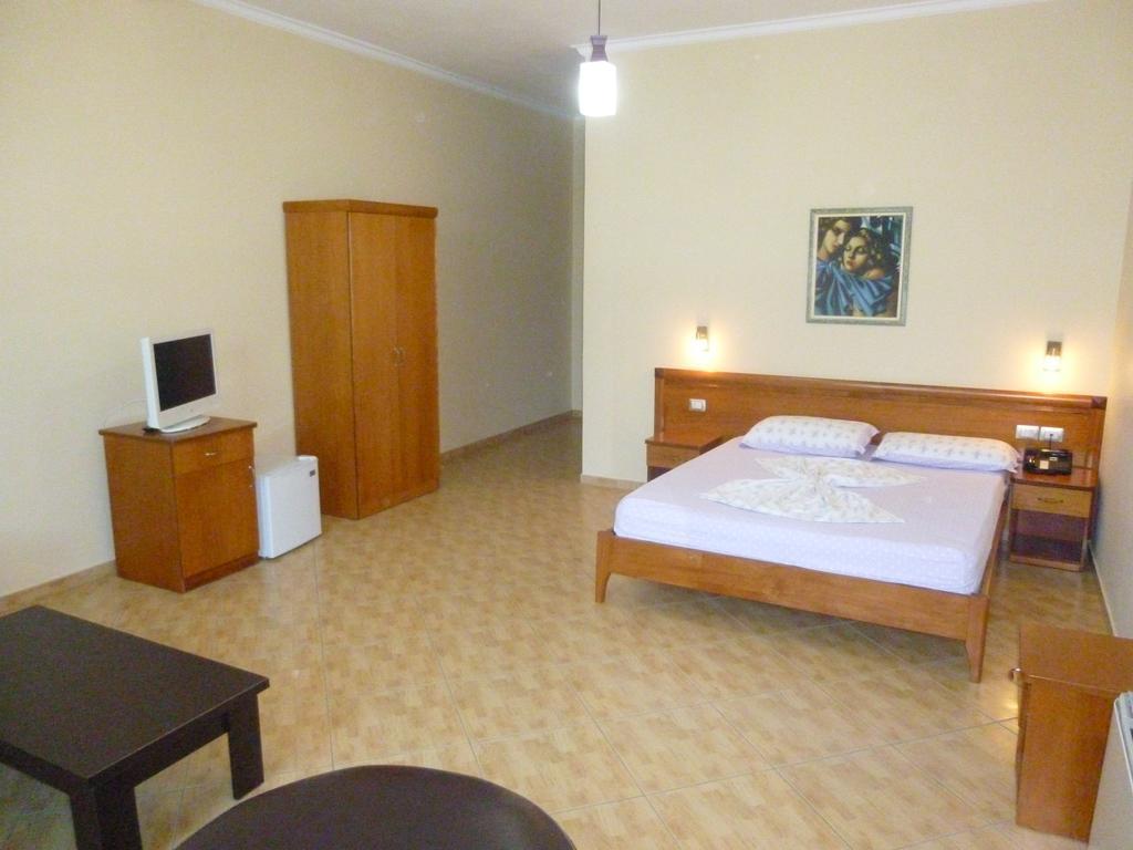 Hotel Pavaresia Vlorë Δωμάτιο φωτογραφία
