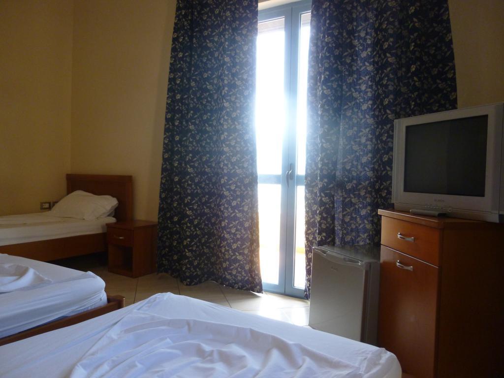 Hotel Pavaresia Vlorë Εξωτερικό φωτογραφία