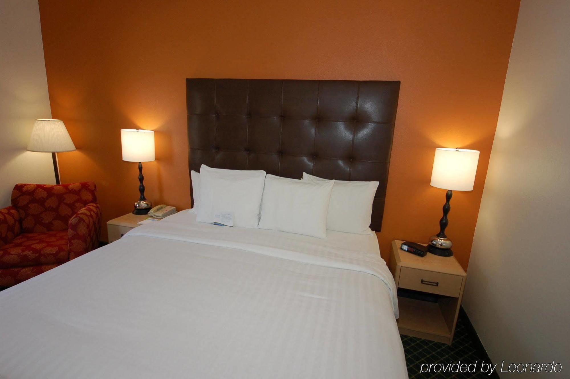 Comfort Inn & Suites North Dallas-Addison Δωμάτιο φωτογραφία