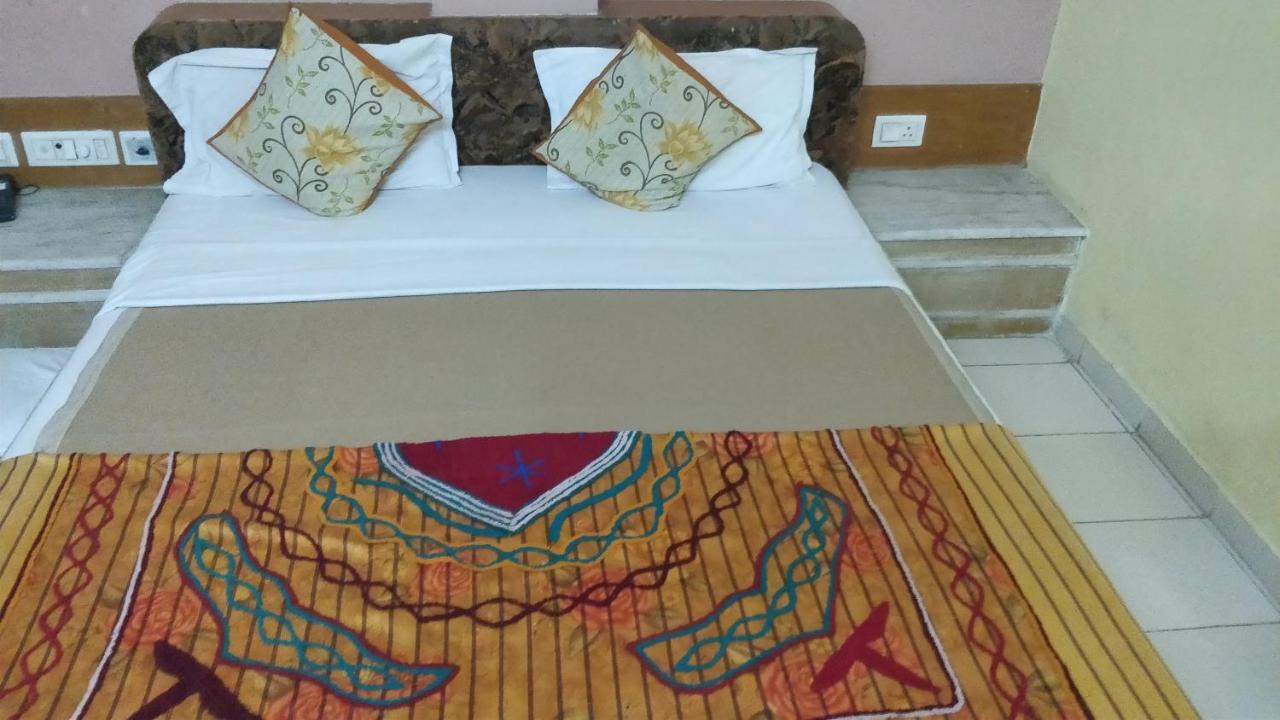 Hotel Damjis Αχμπανταμπάντ Εξωτερικό φωτογραφία