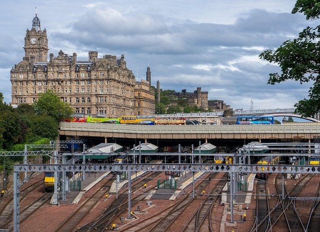 Edinburgh Waverley station photo