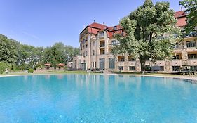 Ensana Thermia Palace Ξενοδοχείο Πιεστάνυ Exterior photo