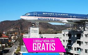 Novapark Flugzeughotel Γκρατς Exterior photo