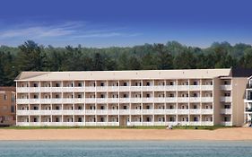 Mackinaw Beach And Bay Inn & Suites Mackinaw City Exterior photo