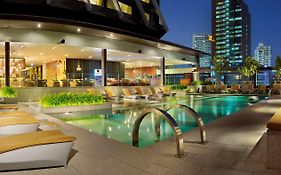 Doubletree By Hilton Sukhumvit Bangkok Ξενοδοχείο Exterior photo