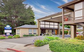 Days Inn & Suites By Wyndham Arcata Exterior photo