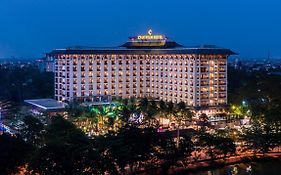 Chatrium Hotel Royal Lake Γιανγκόν Exterior photo