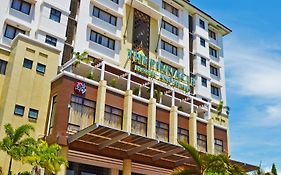 The Pinnacle Hotel And Suites Davao City Exterior photo