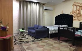 Backpackers Place- 10 Minutes Walk From Central Bus Terminal Αμπού Ντάμπι Exterior photo