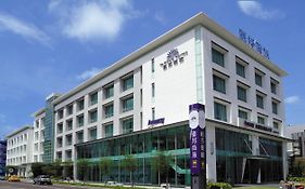 Taipung Suites Ταϊνάν Exterior photo