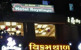 Hotel Royal Night Αχμπανταμπάντ Exterior photo