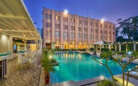 Hotel Hindusthan International, Μπουμπάνεσβαρ Exterior photo