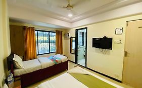 Hotel Aksa Inn Stay Near Kokilaben Dhirubhai Ambani Hospital Βομβάη Exterior photo