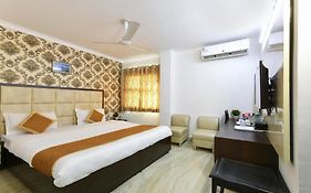 Hotel First By Goyal Hoteliers Agra  Exterior photo