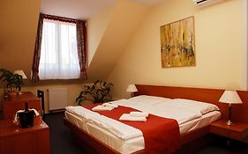 Lipa Hotel Es Etterem Szentgotthárd Room photo