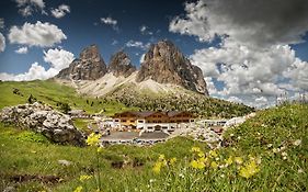 Passo Sella Dolomiti Mountain Resort Σέλβα ντι Βαλ Γκαρντένα Exterior photo