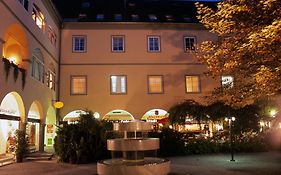 Hotel Goldener Brunnen Κλάγκενφουρτ Exterior photo