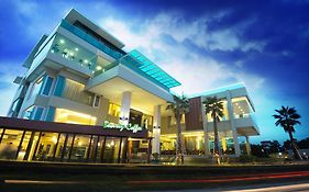 The Beverly Hills Hotel Nakhonratchasima Exterior photo