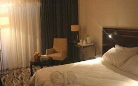 Ramada Hotel & Suites Αμμάν Room photo