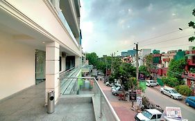 Staayz Premium Gurgaon Ξενοδοχείο Exterior photo