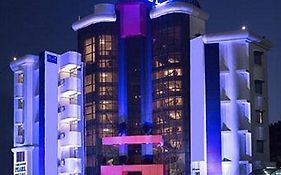 The Pearl Hotel Καλκούτα Exterior photo