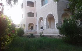 Jericho Waleed'S Hostel Exterior photo