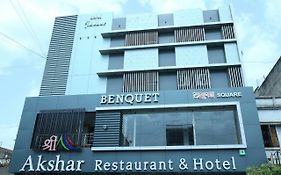 Shree Akshar Restaurant And Hotel Αχμπανταμπάντ Exterior photo