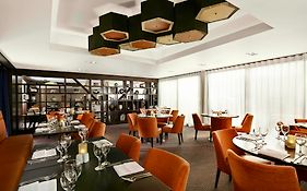 Doubletree By Hilton London Ealing Ξενοδοχείο Restaurant photo