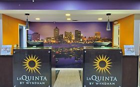 La Quinta Inn & Suites By Wyndham Memphis Airport Graceland Μέμφις Exterior photo