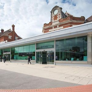 Westlands House, City Centre, Home-From-Home Μπεϊσινγκστόουκ Exterior photo