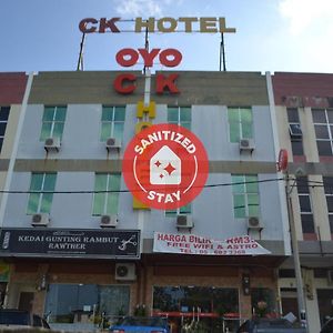 Oyo 89715 Ck Hotel Lumut Exterior photo