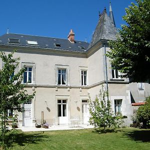 Closerie La Fontaine Savigné-sur-Lathan Exterior photo