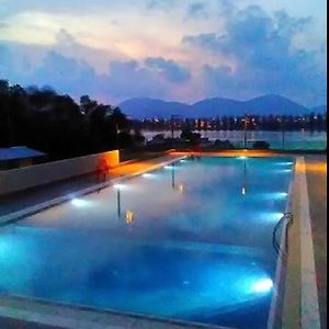 Marina Height Seaview Resort, Teluk Batik, Lumut Kampong Tebing Rabak Exterior photo