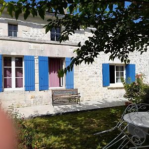 Les Volets Bleus Βίλα Saint-Martial-de-Vitaterne Exterior photo
