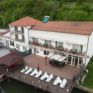 Casa Adrian Ξενοδοχείο Ieşelniţa Exterior photo