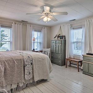 Chincoteague Charm Escape With Bikes And Yard Games! Βίλα Deep Hole Exterior photo