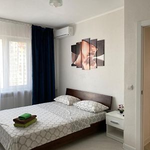 Cozy Apartment On Gmyri 12B Near Metro Poznyaki Κίεβο Exterior photo