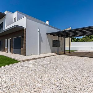 Captivating 4-Bed House In Cadaval District-Lisbon Βίλα Torre  Exterior photo
