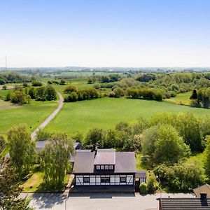 Large And Beautifully Decorated Pool House In Tomelilla, Osterlen Βίλα Exterior photo